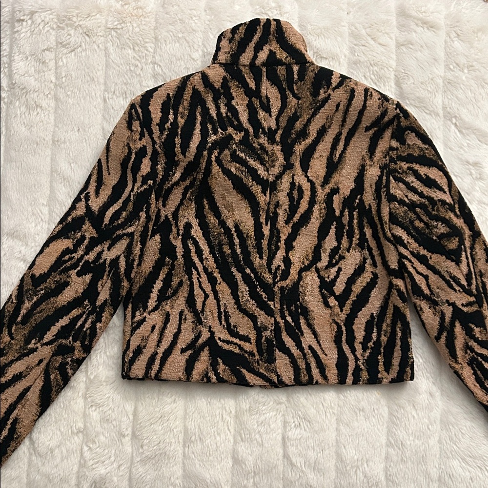 Stylish Tiger Print Teddy Jacket - Picture 2 of 3